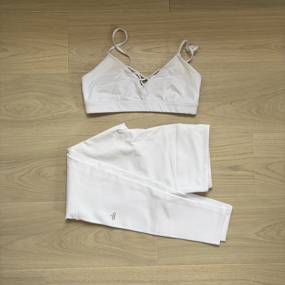 ALO Yoga White Sports Bra with V Neck Lace Up Detail - Picture 2 of 6